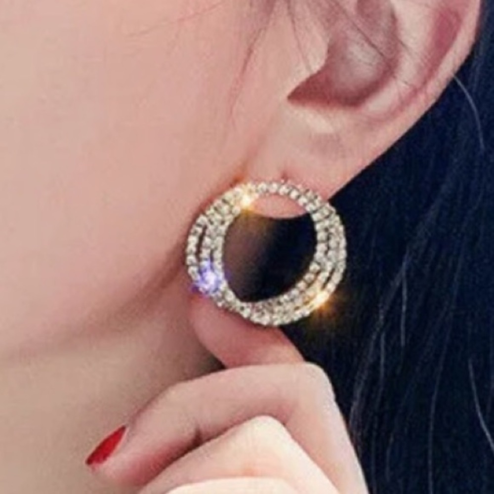⭐️Rose Gold Diamond Triple Hoop Earrings⭐️ - Picture 2 of 5